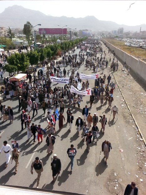 Yéménites_voulaient_arrêter_les_bombardements_F-16_avions_de_combat_-_panoramio